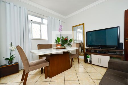 Apartamento à venda com 76m², 2 quartos e 1 vagaSala de estar