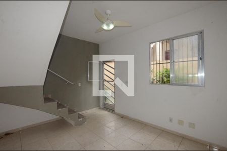 Sala de casa de condomínio à venda com 3 quartos, 55m² em Cascadura, Rio de Janeiro