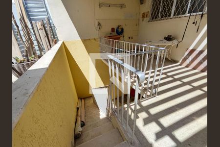 Casa à venda com 150m², 2 quartos e 1 vaga Casa à venda com 150m², 2 quartos e 1 vagaEscada