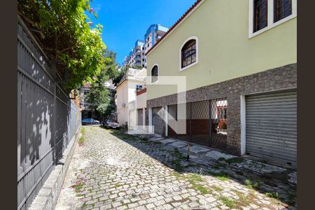 Casa à venda com 150m², 2 quartos e 1 vaga Casa à venda com 150m², 2 quartos e 1 vagaFachada e portaria