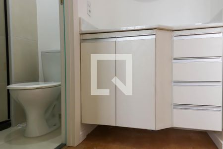 Banheiro de apartamento para alugar com 1 quarto, 33m² em Todos Os Santos, Rio de Janeiro