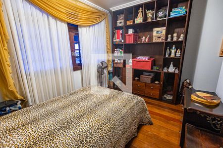 Quarto 1 / suite e closet de casa à venda com 4 quartos, 306m² em Serrano, Belo Horizonte