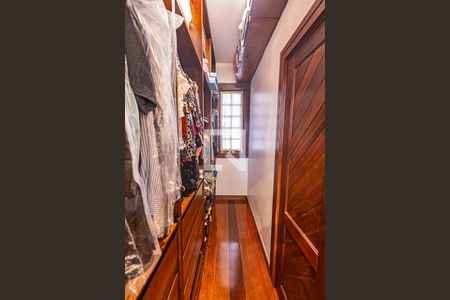 Suite e Closet de casa à venda com 4 quartos, 306m² em Serrano, Belo Horizonte