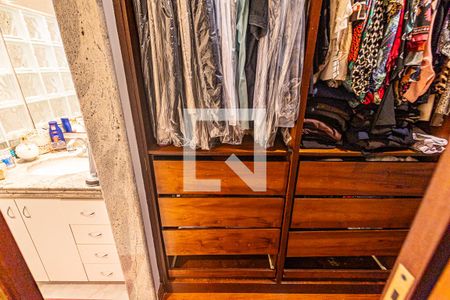 Suite e Closet de casa à venda com 4 quartos, 306m² em Serrano, Belo Horizonte