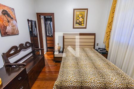 Quarto 1 / suite e closet de casa à venda com 4 quartos, 306m² em Serrano, Belo Horizonte