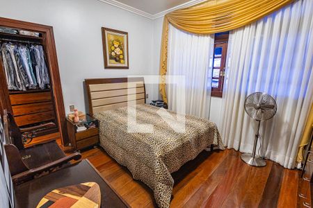 Quarto 1 / suite e closet de casa à venda com 4 quartos, 306m² em Serrano, Belo Horizonte