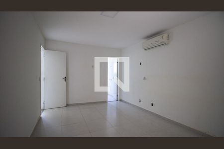 Suíte de casa à venda com 4 quartos, 250m² em Vargem Pequena, Rio de Janeiro