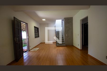 Sala de casa à venda com 4 quartos, 250m² em Vargem Pequena, Rio de Janeiro