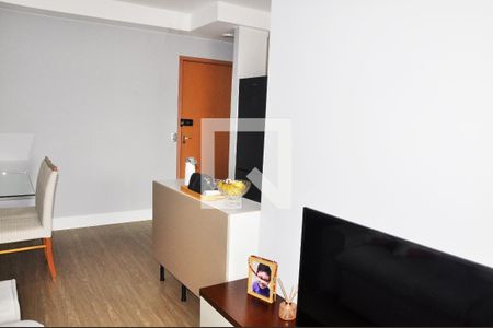 Sala e Sala de Jantar de apartamento para alugar com 2 quartos, 64m² em Vila Mangalot, São Paulo