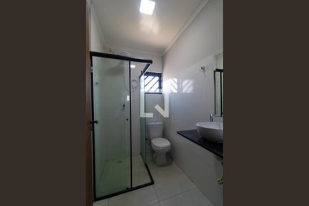 Banheiro de kitnet/studio para alugar com 1 quarto, 18m² em Jardim Santa Lúcia, Campinas