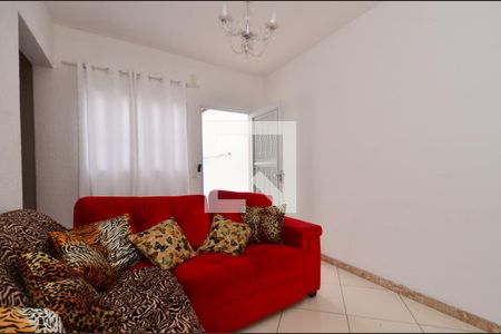 Sala de estar de casa à venda com 2 quartos, 73m² em Santa Cruz, Belo Horizonte