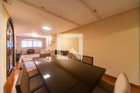 Casa à venda com 298m², 3 quartos e 7 vagasSala