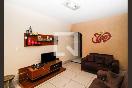 Sala de casa à venda com 3 quartos, 250m² em Monte Castelo, Contagem