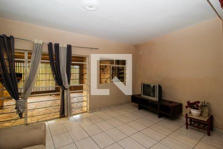 Sala de casa à venda com 3 quartos, 250m² em Monte Castelo, Contagem