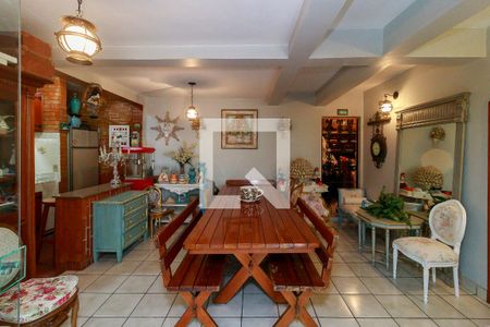 Casa à venda com 300m², 3 quartos e 5 vagas Casa à venda com 300m², 3 quartos e 5 vagasChurrasqueira