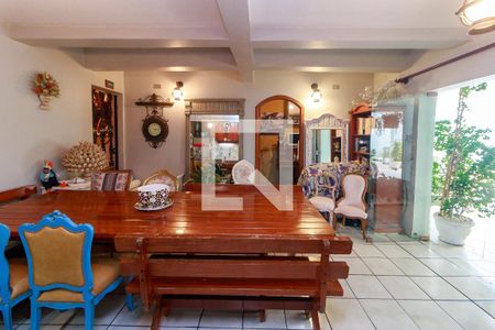 Casa à venda com 300m², 3 quartos e 5 vagas Casa à venda com 300m², 3 quartos e 5 vagasChurrasqueira