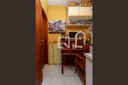 Casa à venda com 300m², 3 quartos e 5 vagas Casa à venda com 300m², 3 quartos e 5 vagasEscritório