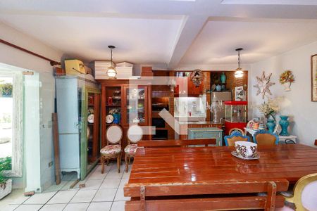 Casa à venda com 300m², 3 quartos e 5 vagas Casa à venda com 300m², 3 quartos e 5 vagasChurrasqueira