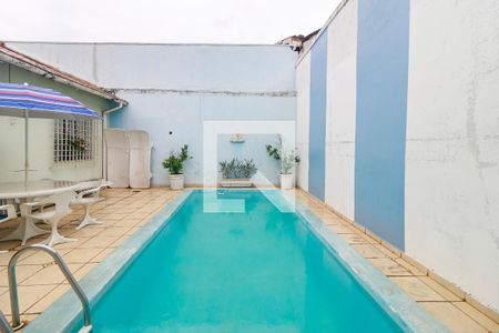 Casa à venda com 300m², 3 quartos e 5 vagas Casa à venda com 300m², 3 quartos e 5 vagasPiscina