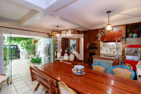 Casa à venda com 300m², 3 quartos e 5 vagas Casa à venda com 300m², 3 quartos e 5 vagasChurrasqueira