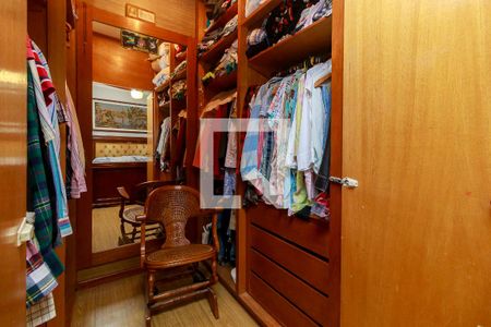 Casa à venda com 300m², 3 quartos e 5 vagas Casa à venda com 300m², 3 quartos e 5 vagasSuíte - Closet