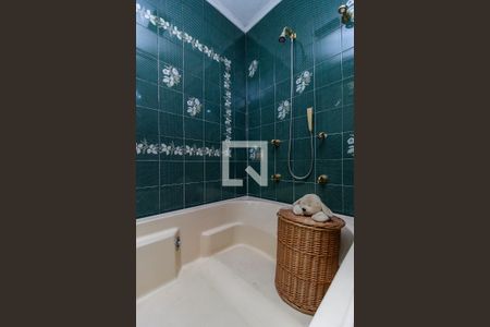 Casa à venda com 300m², 3 quartos e 5 vagas Casa à venda com 300m², 3 quartos e 5 vagasSuíte - Banheiro