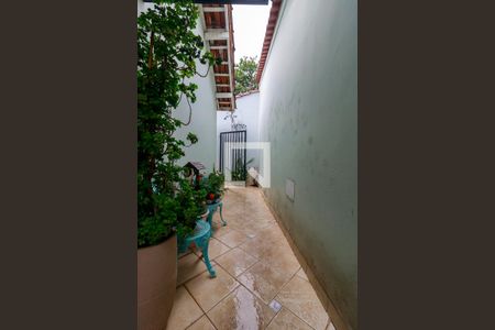 Casa à venda com 300m², 3 quartos e 5 vagas Casa à venda com 300m², 3 quartos e 5 vagasCorredor Externo