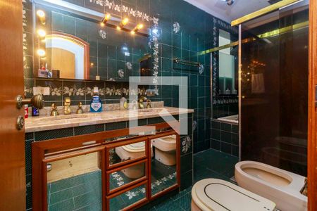 Casa à venda com 300m², 3 quartos e 5 vagas Casa à venda com 300m², 3 quartos e 5 vagasSuíte - Banheiro