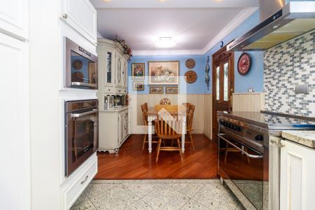 Casa à venda com 300m², 3 quartos e 5 vagas Casa à venda com 300m², 3 quartos e 5 vagasCozinha