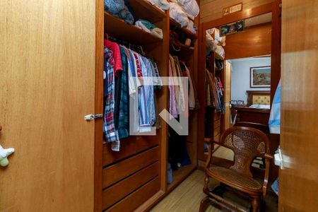 Casa à venda com 300m², 3 quartos e 5 vagas Casa à venda com 300m², 3 quartos e 5 vagasSuíte - Closet