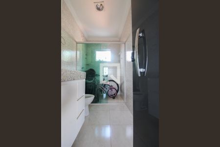 Casa à venda com 232m², 3 quartos e 3 vagas Casa à venda com 232m², 3 quartos e 3 vagasBanheiro Social 2