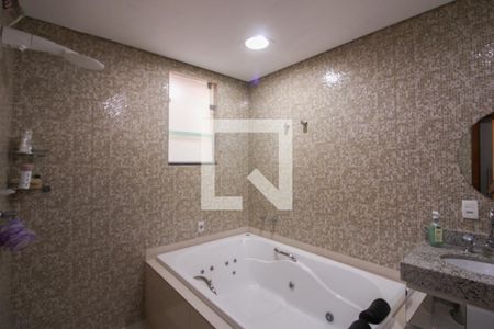 Casa à venda com 232m², 3 quartos e 3 vagas Casa à venda com 232m², 3 quartos e 3 vagasBanheiro da Suíte 1