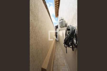 Casa à venda com 232m², 3 quartos e 3 vagas Casa à venda com 232m², 3 quartos e 3 vagasCorredor