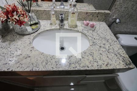 Casa à venda com 232m², 3 quartos e 3 vagas Casa à venda com 232m², 3 quartos e 3 vagasBanheiro Social 1