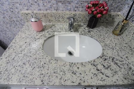 Casa à venda com 232m², 3 quartos e 3 vagas Casa à venda com 232m², 3 quartos e 3 vagasBanheiro da Suíte 2