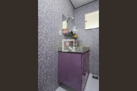 Casa à venda com 232m², 3 quartos e 3 vagas Casa à venda com 232m², 3 quartos e 3 vagasBanheiro da Suíte 2