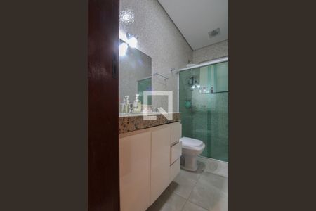 Casa à venda com 232m², 3 quartos e 3 vagas Casa à venda com 232m², 3 quartos e 3 vagasBanheiro Social 1