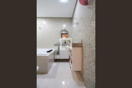 Casa à venda com 232m², 3 quartos e 3 vagas Casa à venda com 232m², 3 quartos e 3 vagasBanheiro da Suíte 1