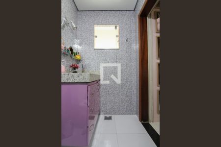 Casa à venda com 232m², 3 quartos e 3 vagas Casa à venda com 232m², 3 quartos e 3 vagasBanheiro da Suíte 2