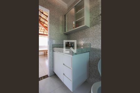 Casa à venda com 232m², 3 quartos e 3 vagas Casa à venda com 232m², 3 quartos e 3 vagasBanheiro Social 2