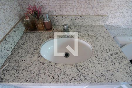 Casa à venda com 232m², 3 quartos e 3 vagas Casa à venda com 232m², 3 quartos e 3 vagasBanheiro Social 2