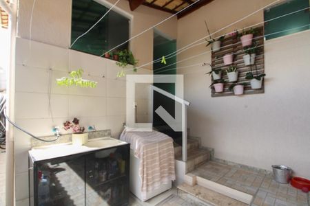 Casa à venda com 232m², 3 quartos e 3 vagas Casa à venda com 232m², 3 quartos e 3 vagasÁrea de Serviço