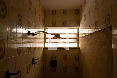 Casa à venda com 221m², 5 quartos e 3 vagas Casa à venda com 221m², 5 quartos e 3 vagasBANHEIRO