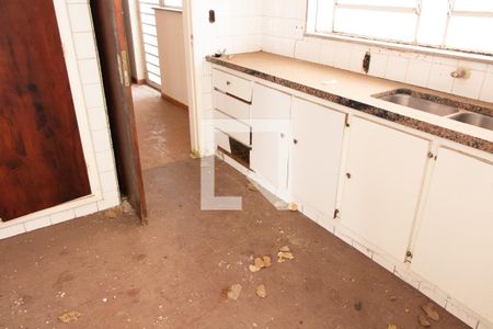 Casa à venda com 221m², 5 quartos e 3 vagas Casa à venda com 221m², 5 quartos e 3 vagasCOZINHA