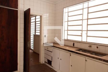 Casa à venda com 221m², 5 quartos e 3 vagas Casa à venda com 221m², 5 quartos e 3 vagasCOZINHA