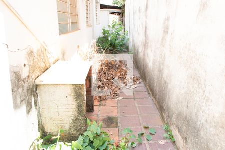 Casa à venda com 221m², 5 quartos e 3 vagas Casa à venda com 221m², 5 quartos e 3 vagasÁREA DE SERVIÇO/FUNDOS