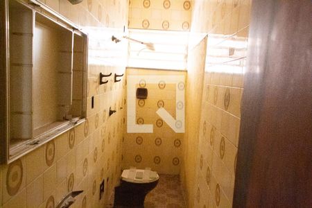 Casa à venda com 221m², 5 quartos e 3 vagas Casa à venda com 221m², 5 quartos e 3 vagasBANHEIRO