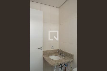 Banheiro suíte de apartamento à venda com 2 quartos, 57m² em Vila Nova, Porto Alegre