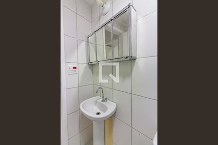 Banheiro de apartamento para alugar com 2 quartos, 55m² em Jardim Roberto, Osasco