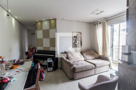 Sala  de casa para alugar com 2 quartos, 58m² em Jardim Tupanci, Barueri